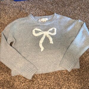 Jessica Simpson Gray and White Crewneck Sweater